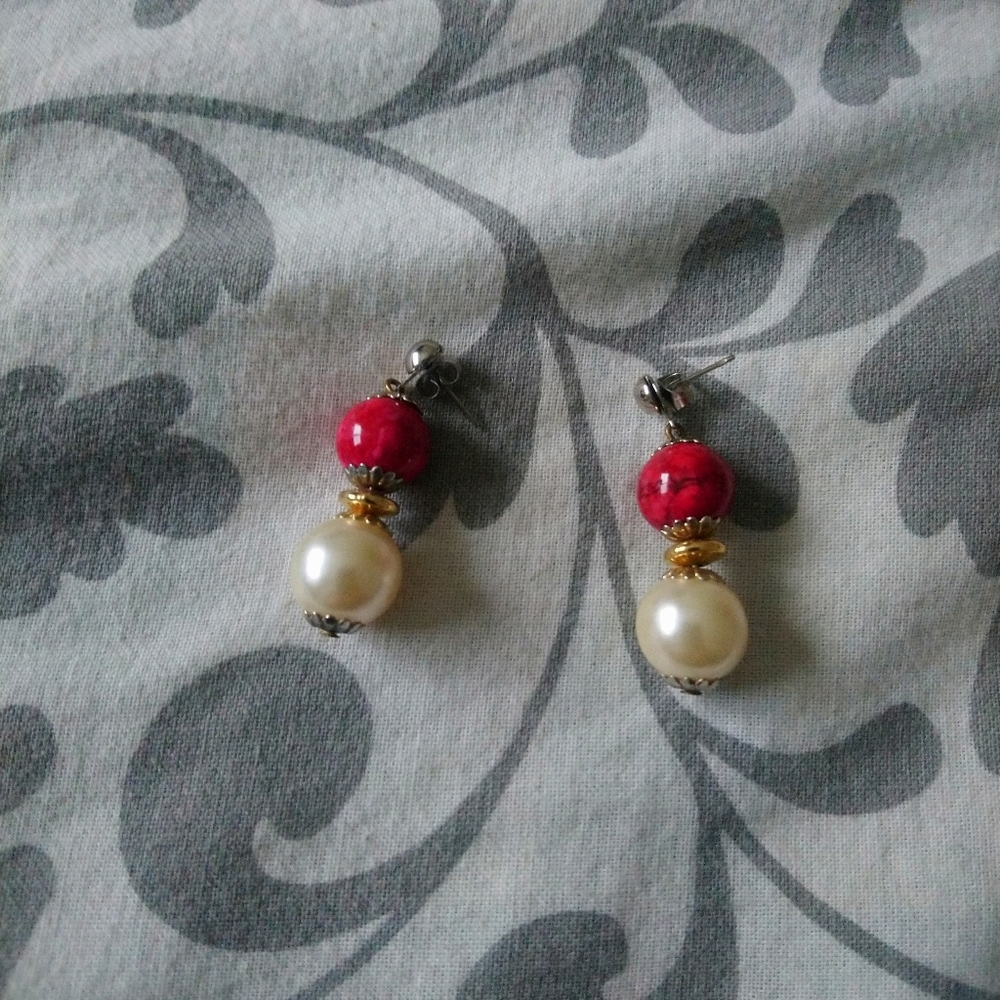 Vintage 1980s Red & Faux Pearl Dangle Earrings Mixed‎ Metal Bead Drop Post - Picture 2 of 8